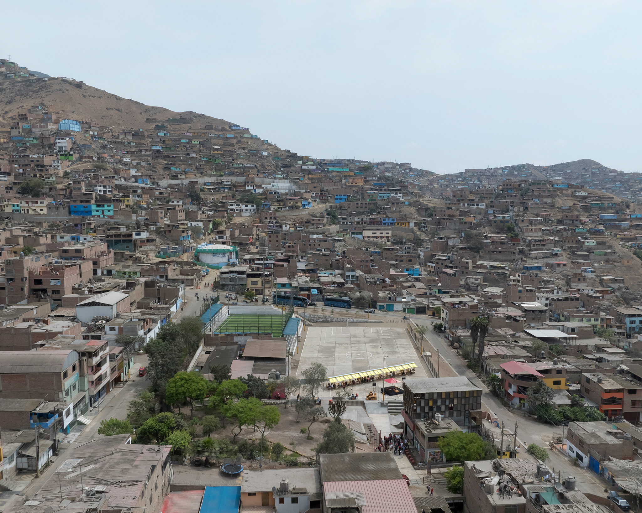 Hillside cityscape of Lime, Peru with mountains in the background.