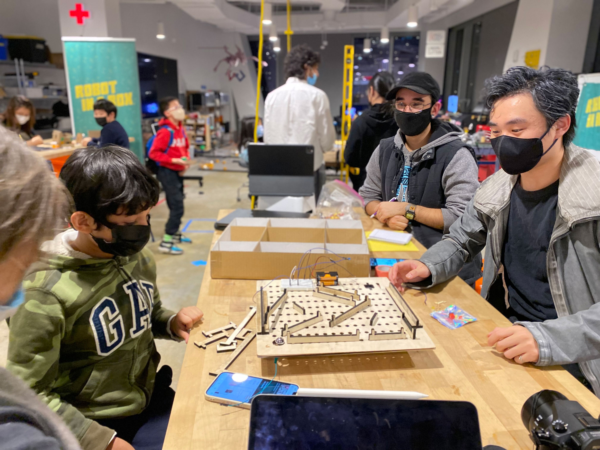 Woody Wei, BID ’22, sharing his Robot in a Box-inspired kit with middle school students at NYC FIRST (photo by Steve Turbek)