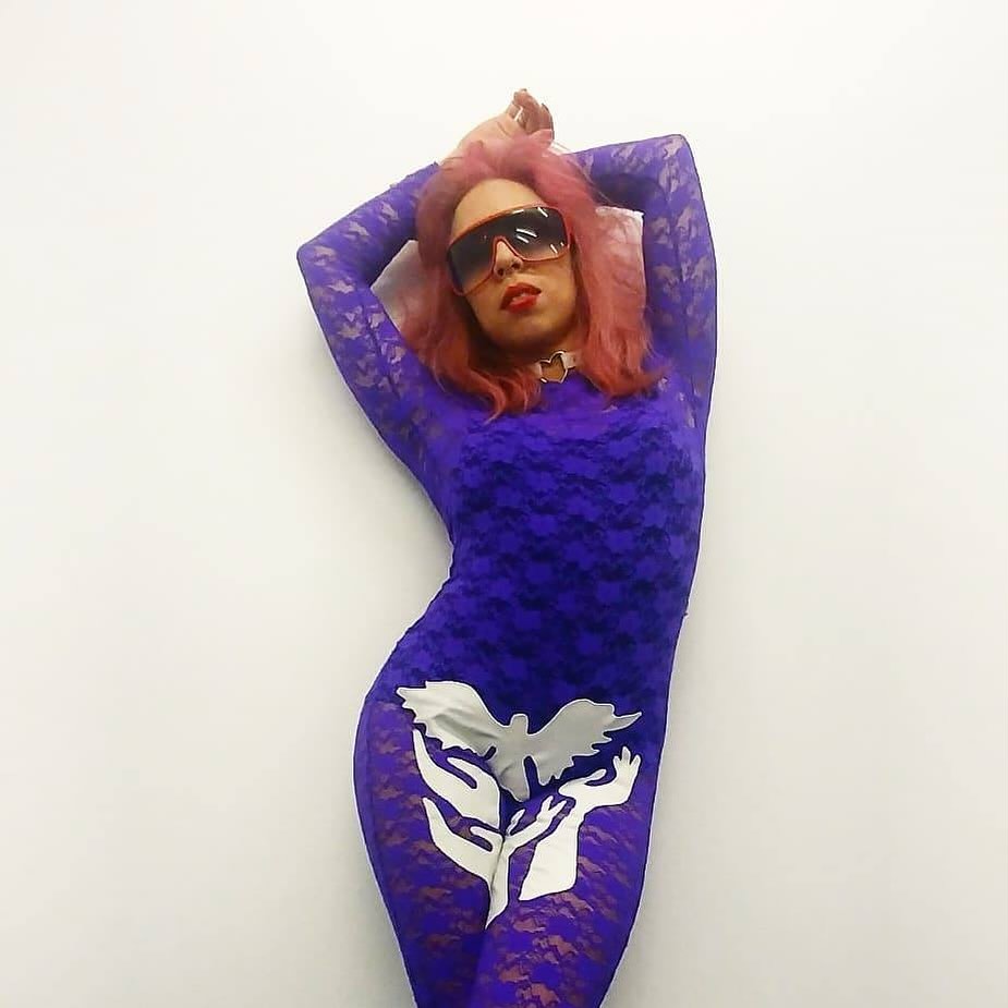 The Dean of the School of Art @jorgeaoliver is pleased to share that artist and advocate Viva Ruiz @chocolatinaruiz will present a workshop, EVERYTHING IS EVERYTHING, next Tuesday Sept. 23 from 10 a.m.-noon, engaging students on the topic of reproductive justice and bodily autonomy through a queer lens. Ruiz’s collaborative practice expands across performance, film, writing, and music. This workshop will be a participatory exercise in drawing lines to each other and exploring how bodily autonomy is a place we can all meet, celebrating agency and the ways that art can generate joyous action. EVERYTHING IS EVERYTHING will begin as a talk show performance with @losmithstudios Hushpuppy (MFA Fine Arts, Printmaking ‘26), followed by a performance facilitation by Ruiz culminating in an open invitation to participate in a group dance performance on the Quad.  
Register through link in bio!
In EVERYTHING IS EVERYTHING, we will see how utilizing the framework of reproductive justice IS queer liberation, racial liberation, class liberation, a place to get activated as if it ALL is happening to us, because it IS ALL happening to us. How can we get people motivated and engaged? How can we get people to listen, when we have been conditioned to believe in borders that fracture our solidarity? You are invited to this unique opportunity to experience how “art” can be alive, sparking conversation, fighting disinformation, strengthening our coalitions, creating safety and influencing public policy.
Date and time: September 23, 10 a.m.-noon, 2025.
Location: Alumni Reading Room, Library, 3rd Floor. Participants will the. move outdoors to the Quad area for a performance finale.
Please share any accessibility needs you might have so that we can support your participation.