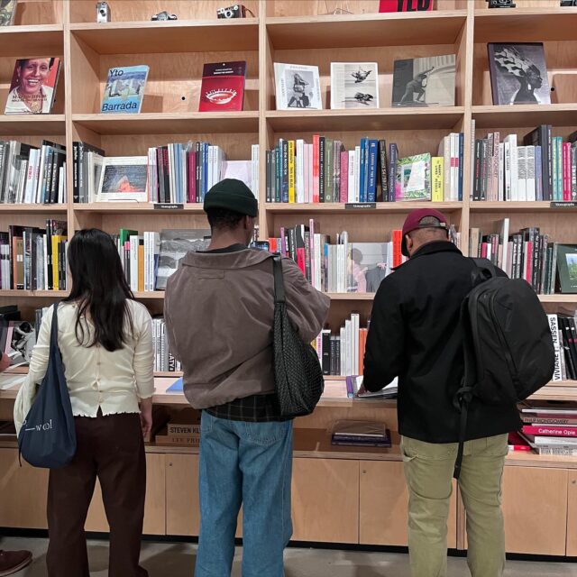 LATELY ✨ a round-up from in and around the department, featuring: a trip to ICP with Milagros de la Torre’s MFA Contemporary Photo Seminar, a trip to Photo Lab NYC with Josh Kolbo’s MFA Technical Seminar, Lectures by Zoe Leonard and Phil Taylor, a Lunchtime Talk with Adam Putnam, Open Call Exhibition Openings, and Digital Photo, Senior Thesis and Junior Research class critiques 👏

@prattinstitute @soartpratt