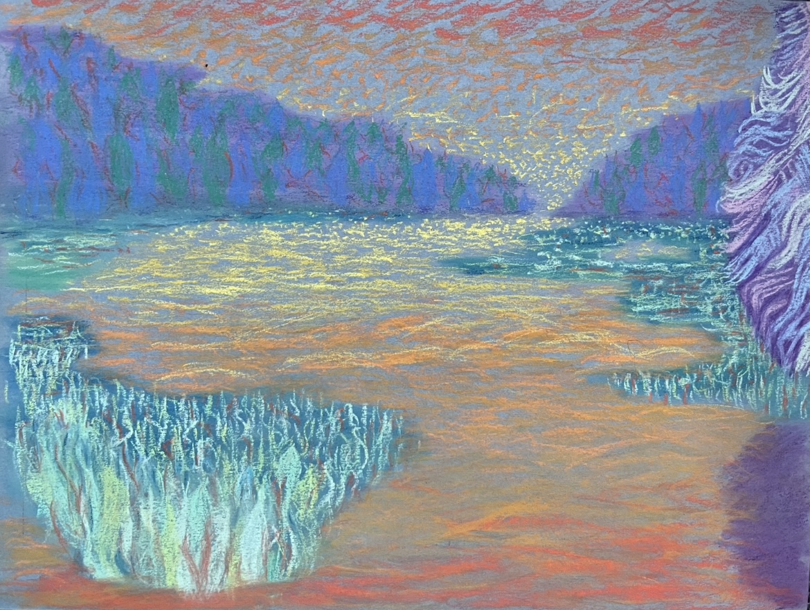 A landscape created with soft pastels depicting a lake at sunset. The water reflects warm orange, yellow, and turquoise tones. Purple trees form dense shapes on both sides of the composition, framing a bright area near the horizon where sunlight diffuses into the sky. Tall grasses in the foreground are illustrated with vertical strokes in cool blues and greens. The overall atmosphere is calm and luminous.