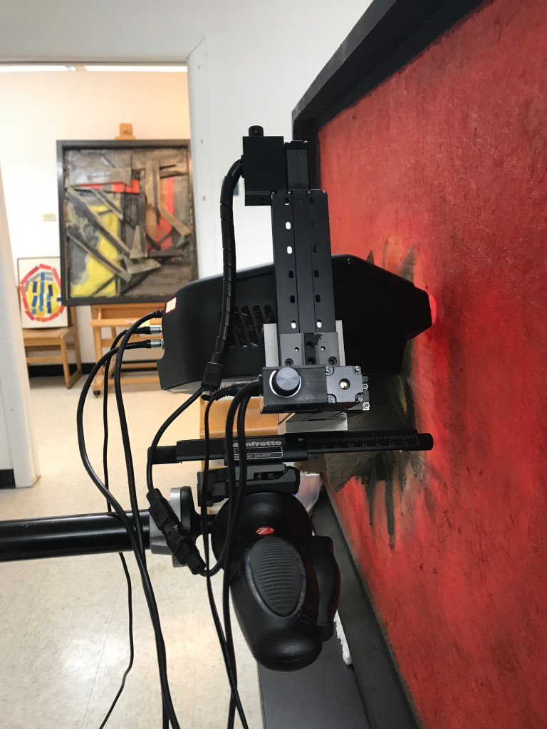 X-Ray-Flouresence machine analyzing a painting by Licio Isolani