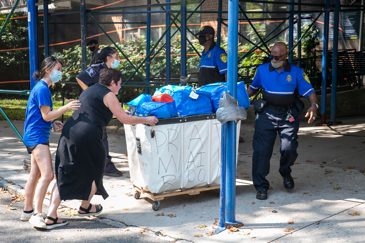Move-in weekend on the Brooklyn campus (photo by Caroline Cramer, BFA ’22)