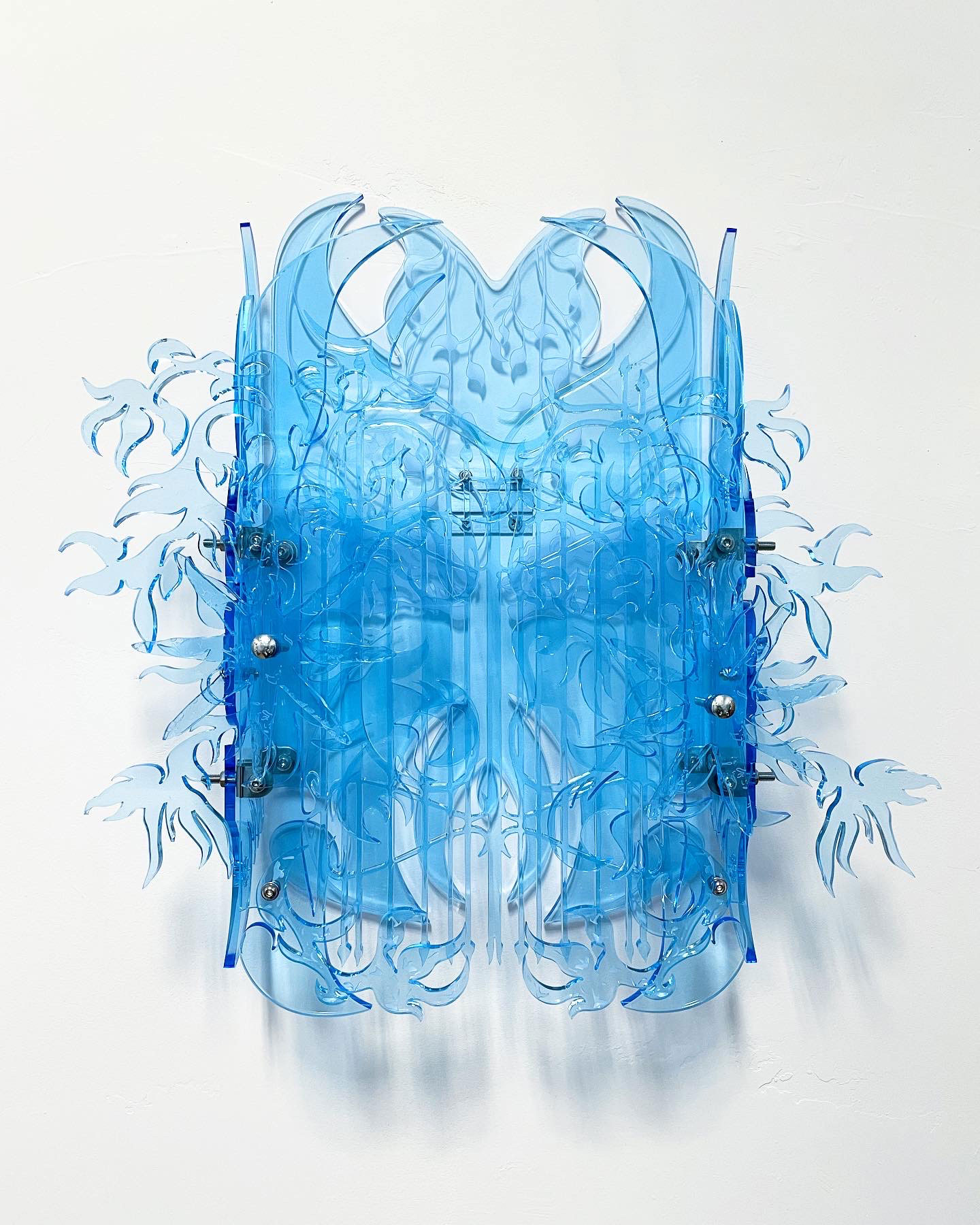 Jackie Slanley, “guards 1” (2022), Plexiglass and hardware, 17 x 11 x 3 inches (courtesy of the artist)
