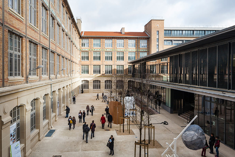 Image of a courtyard in the Ecole Boulle