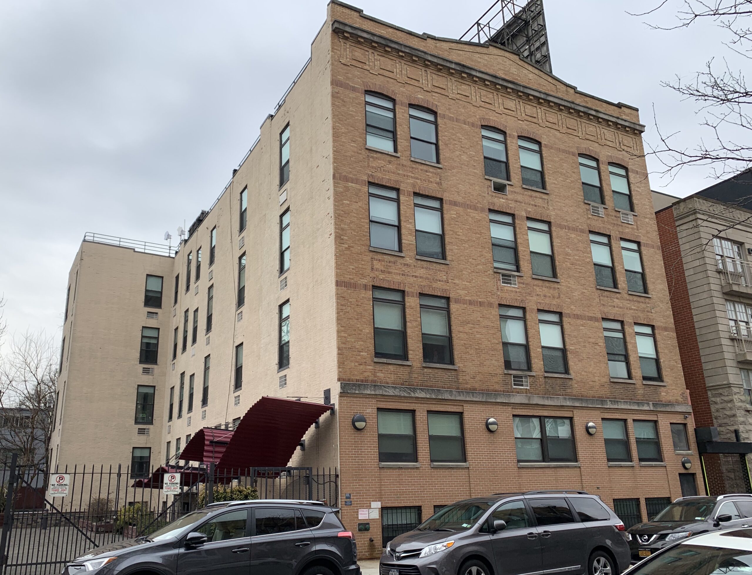 Grand Avenue Residence's façade.