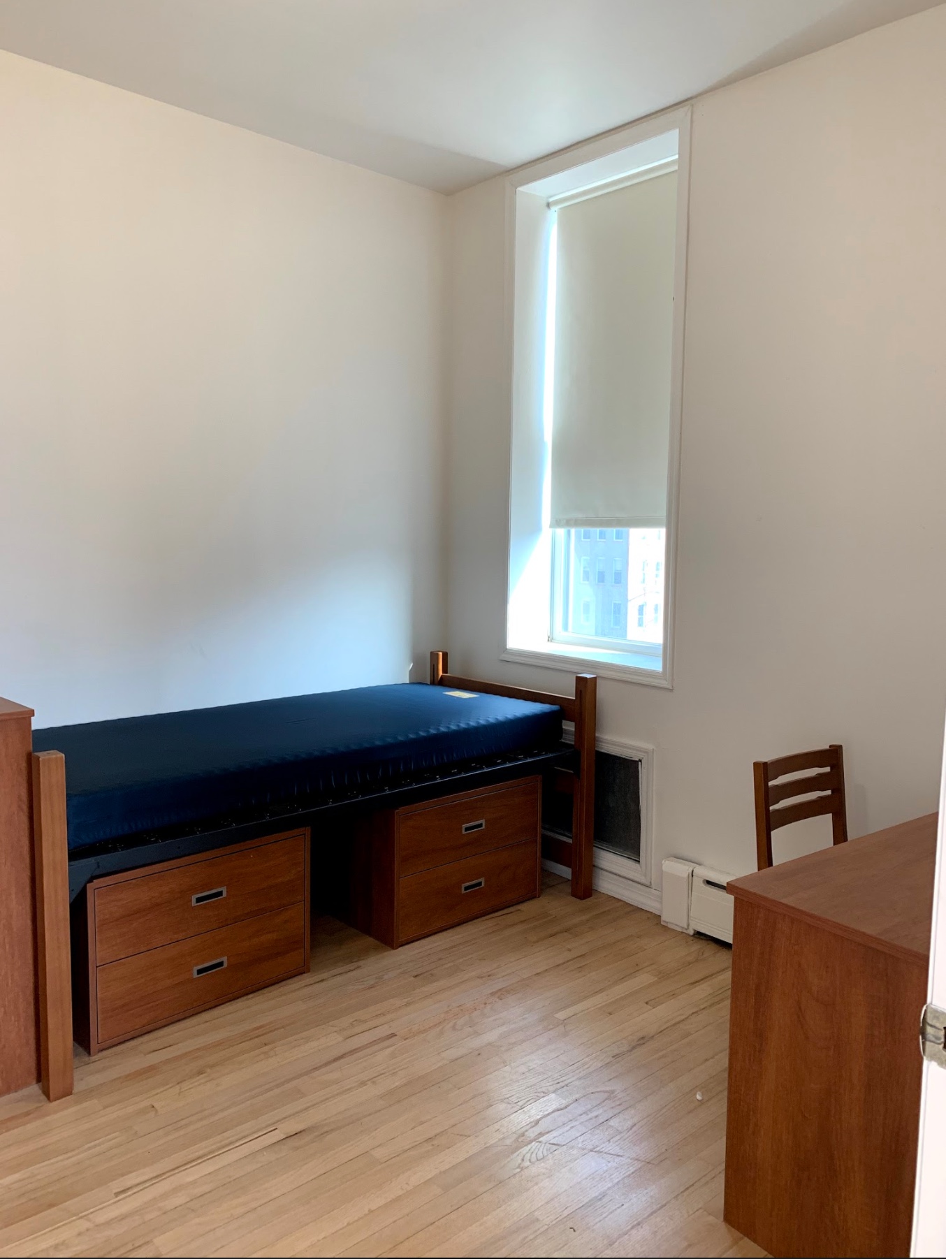 Grand Avenue Residence's single room.