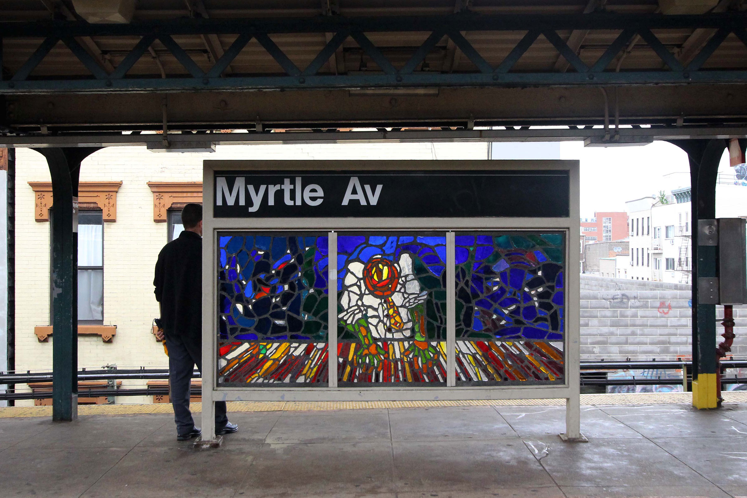 Verna Hart, MFA ’91, “Jammin' Under the EL” (1999) in the Myrtle Avenue (J/M/Z) station (photo by ShellyS/Flickr)