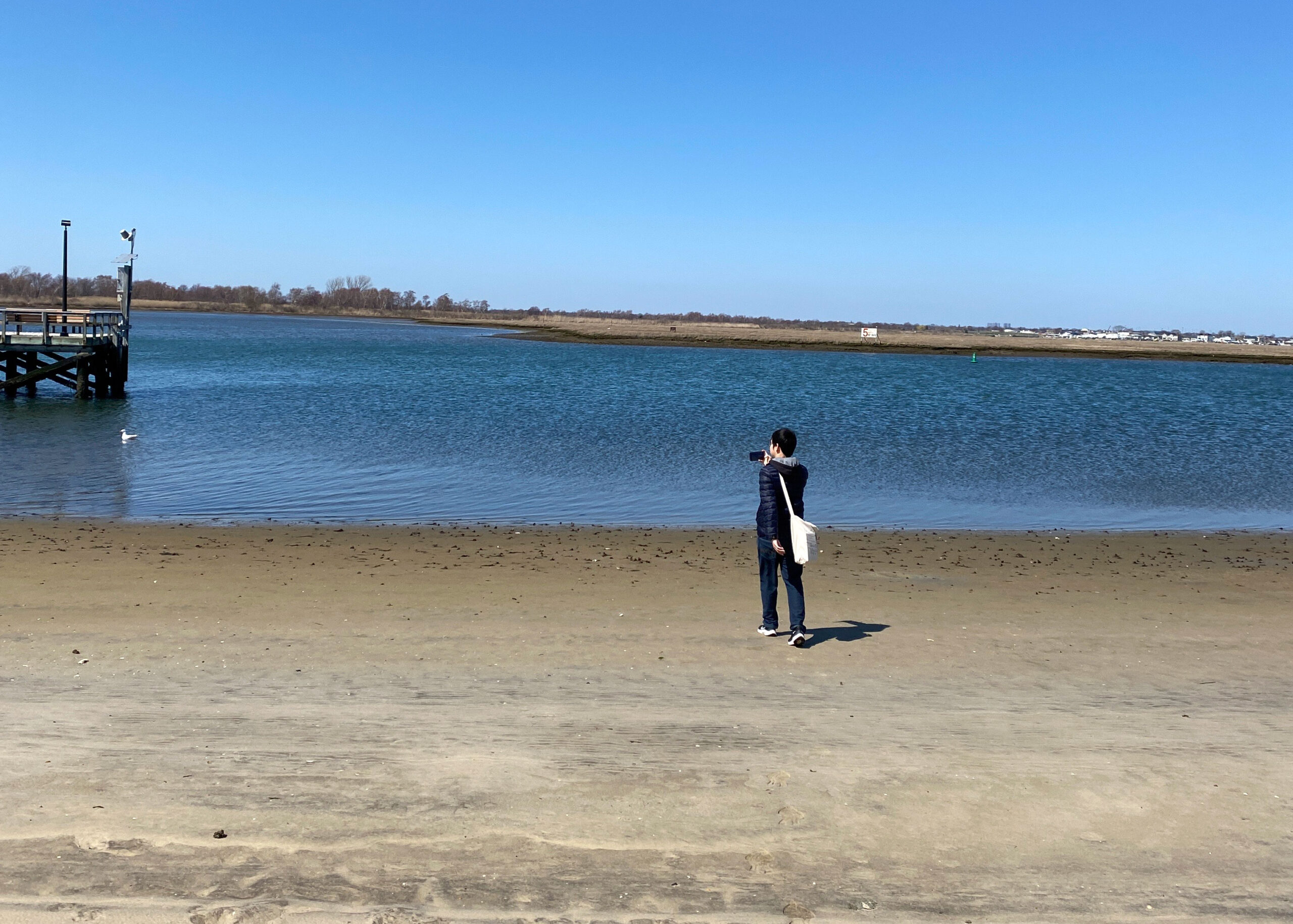 Students engage with the NYC shores in Land Studio II, part of the Master of Landscape Architecture (MLA) program (photo by Daniel Montoya, MLA ’25)