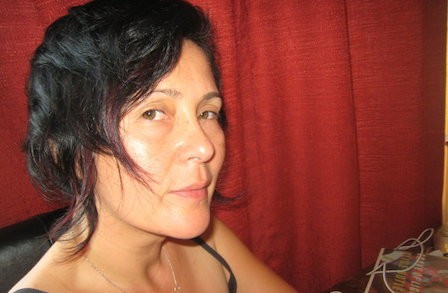 Hoa Nguyen side profile picture
