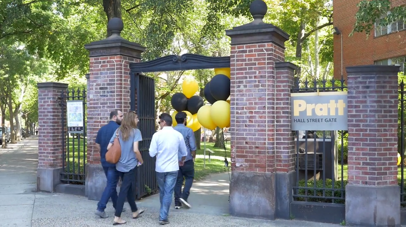 Pratt alumni entering campus through the gates