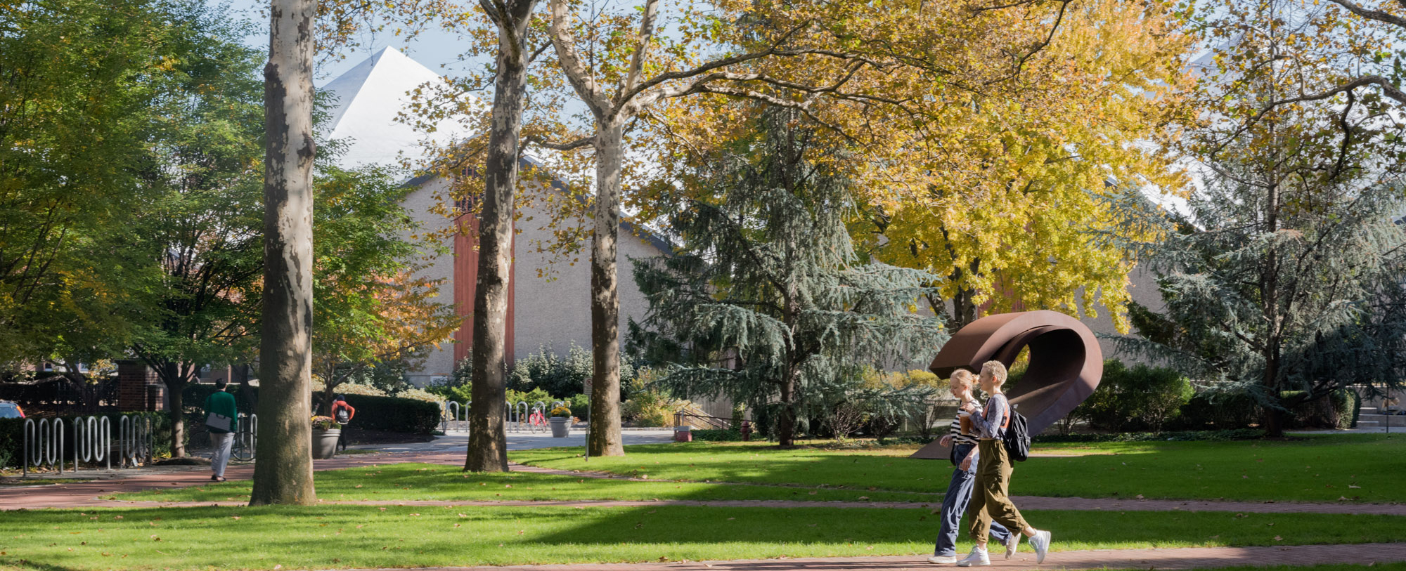 Students on pratt campus