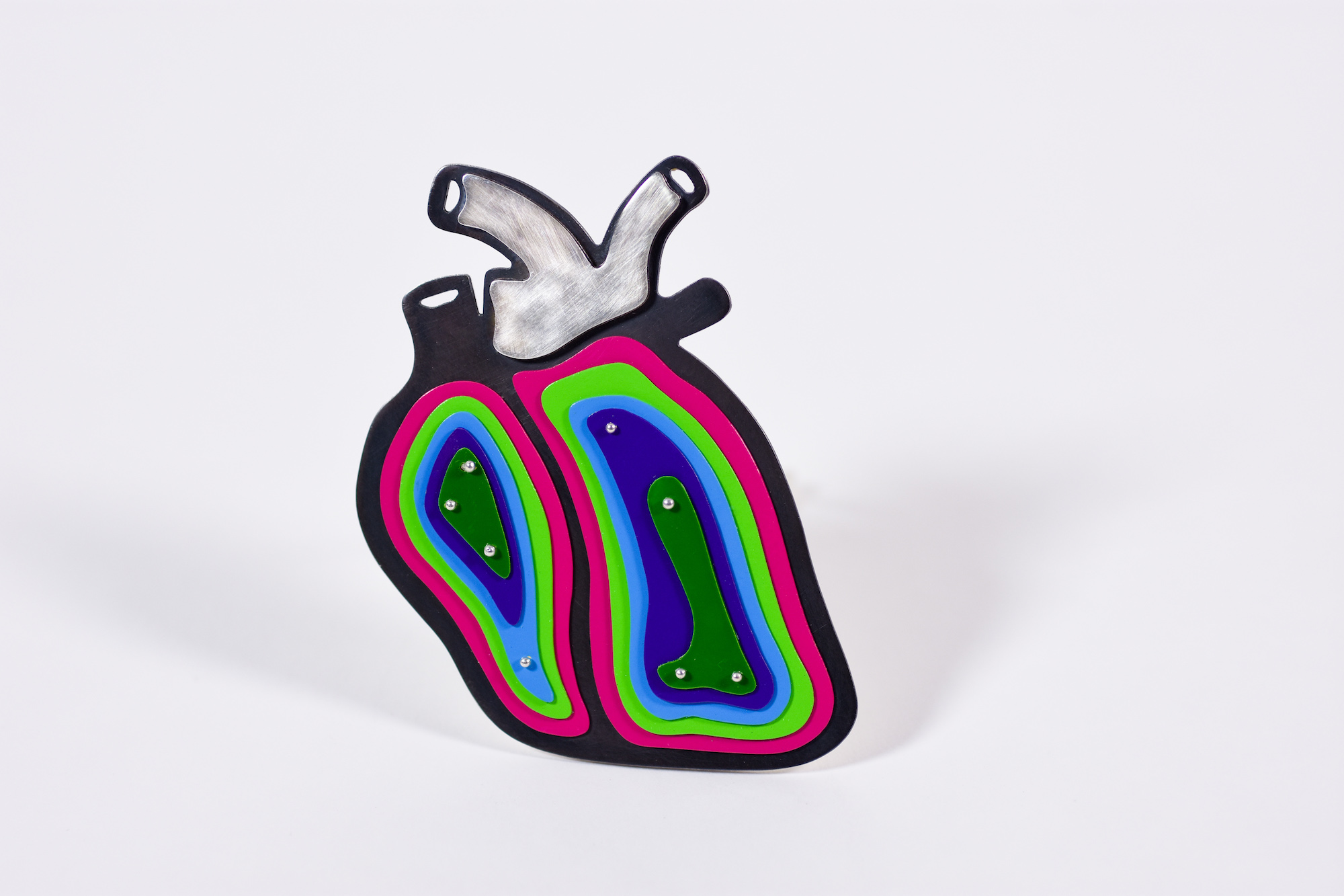 Neeka Gilardian, “Heart Brooch” (2019)