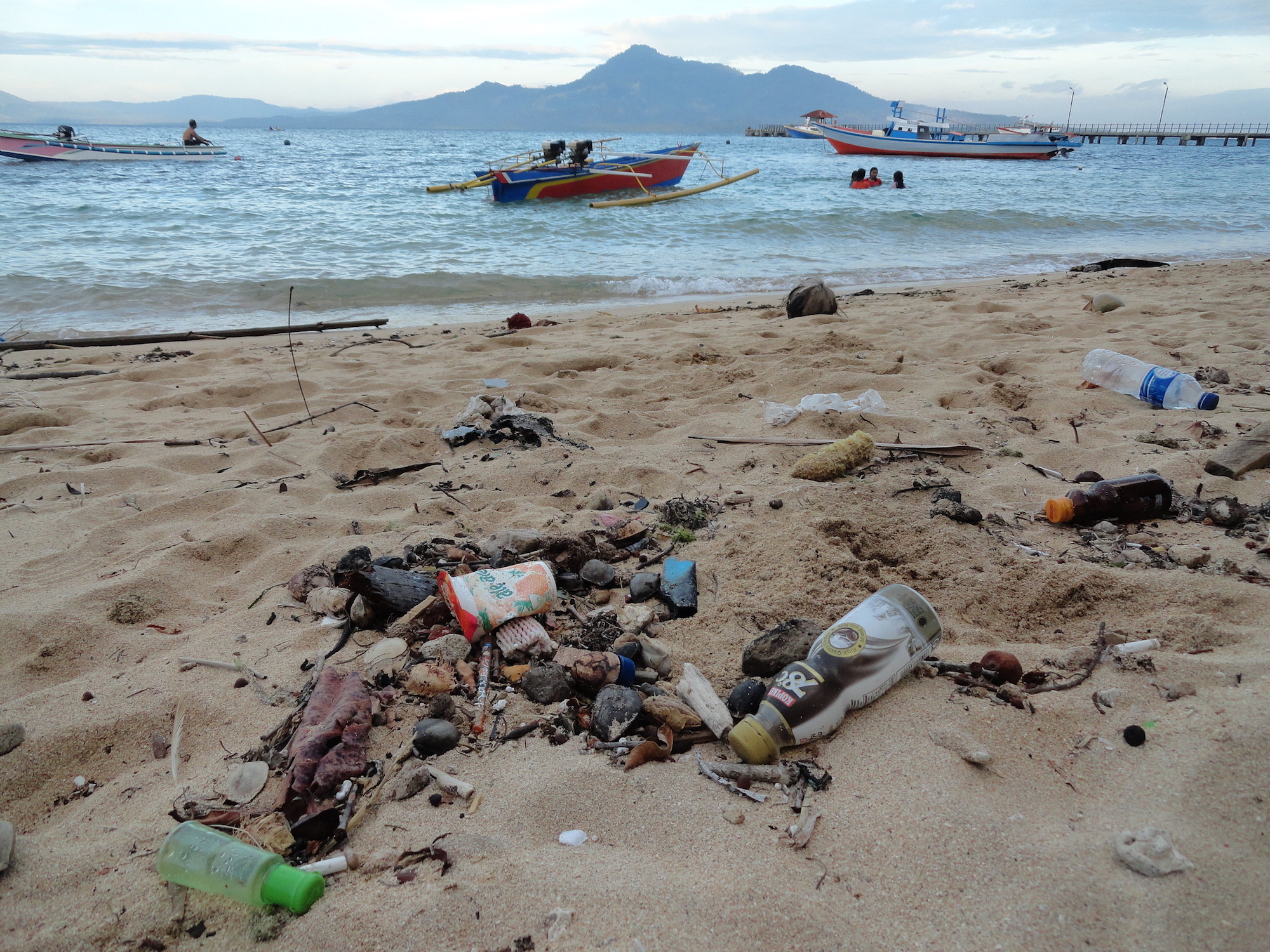 Garbage on Pantai Pangalisang in Pulau Bunaken, Indonesia